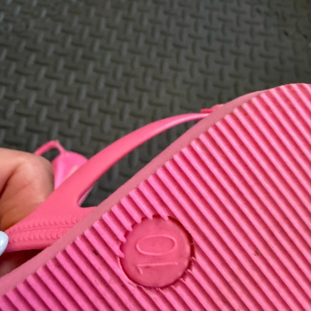 Old Navy Hot Pink Women's Flip Flop Sandals